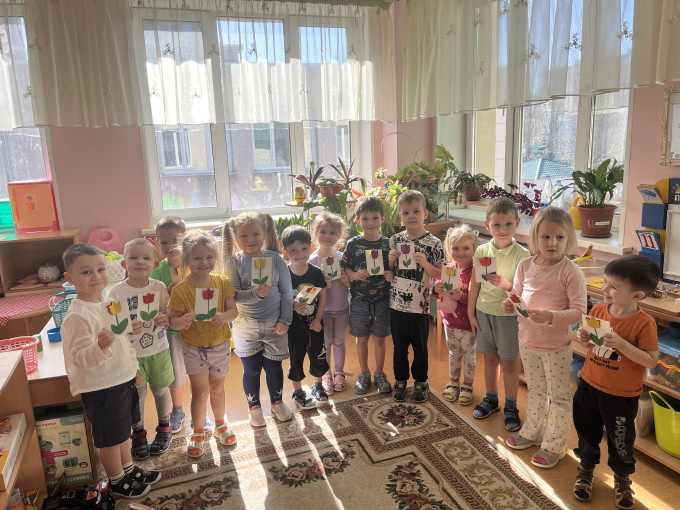 "Мамы - они словно солнышко" "Мамы - они словно солнышко".